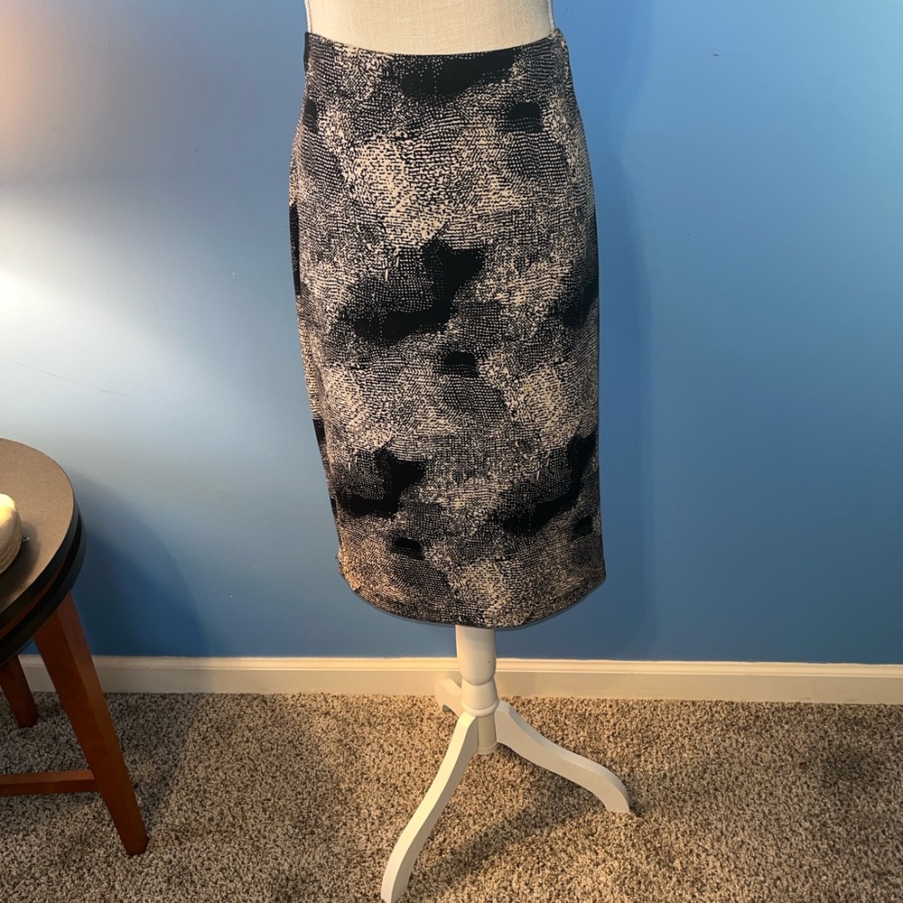 Vince Camuto Abstract Black and Gray Pencil Skirt, Skirt L